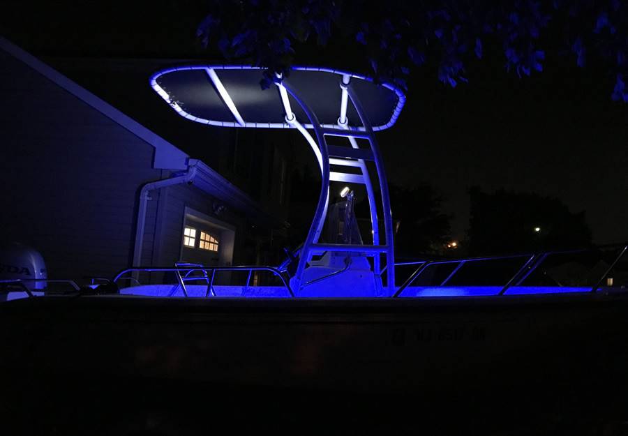 2000 18’ Boston Whaler Dauntless with a SG300 boat t-top, photo 2 of 2