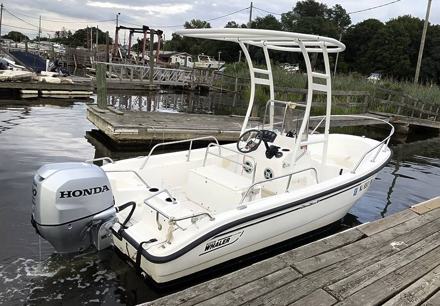 2000 18’ Boston Whaler Dauntless with a SG300 boat t-top, photo 1 of 2