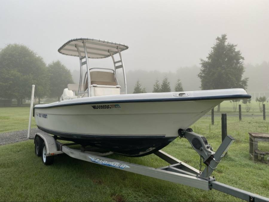 2000 Key West 2020CC with a SG300 boat t-top