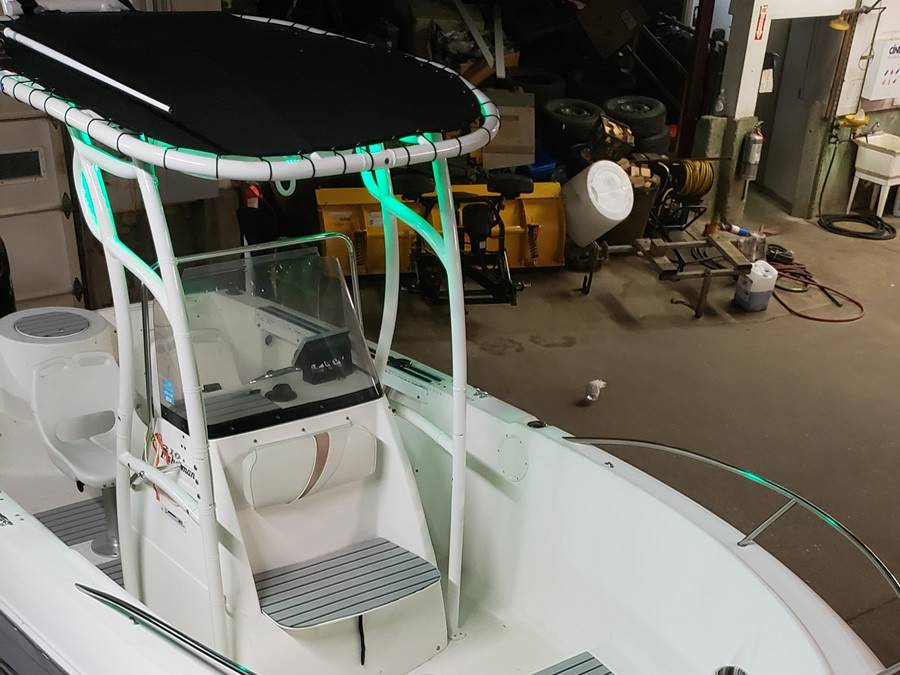 2000 Wellcraft Fisherman 216 with a SG600 boat t-top, photo 3 of 6
