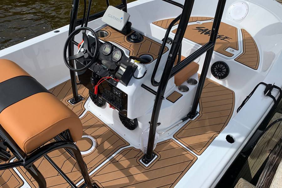 2001 EdgeWater 18 with a SG300 boat t-top, photo 2 of 4