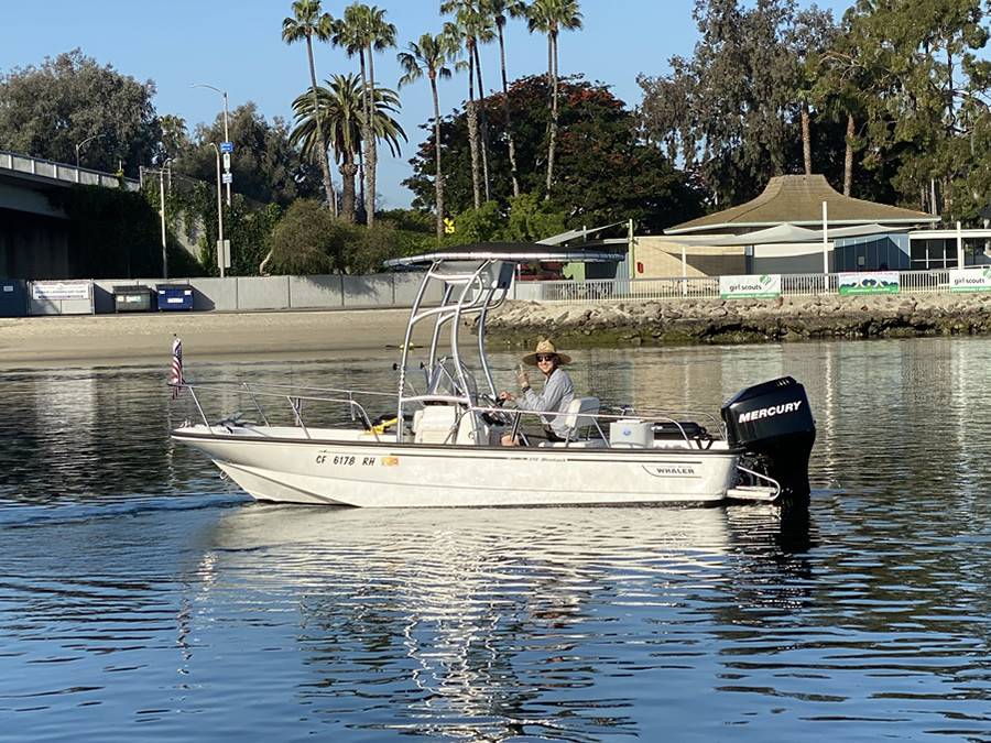 2006 Boston Whaler Montauk with a SG600 boat t-top, photo 1 of 4