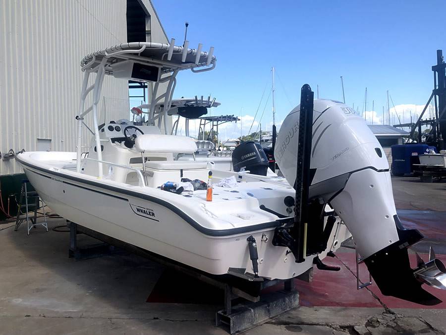 2007 Boston Whaler Dauntless 220 with a SG900 boat t-top, photo 1 of 8