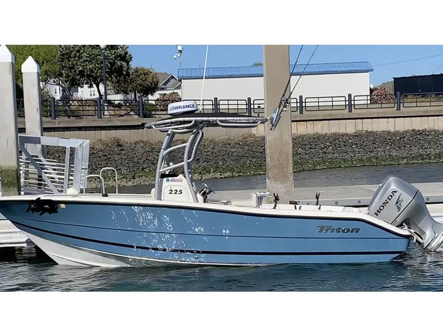 2008 Triton 225 CC with a SG900 boat t-top, photo 1 of 7