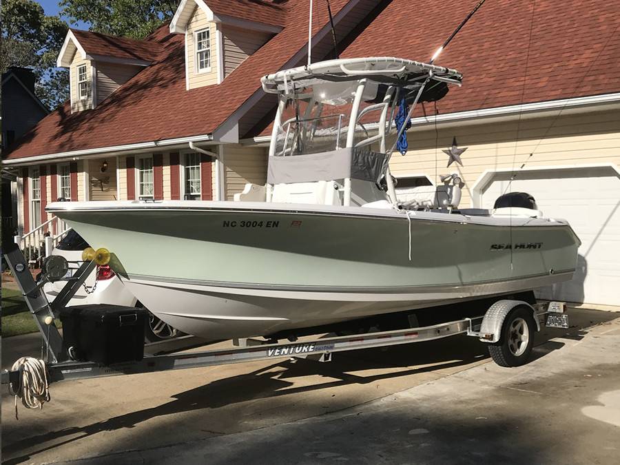 2015 Sea Hunt 196 with a SG900 boat t-top, photo 1 of 3
