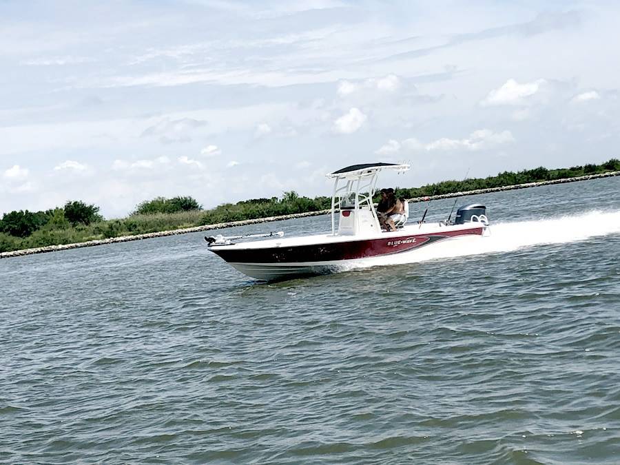 2017 Blue Wave 24 Pure Bay with a SG900 boat t-top, photo 2 of 4