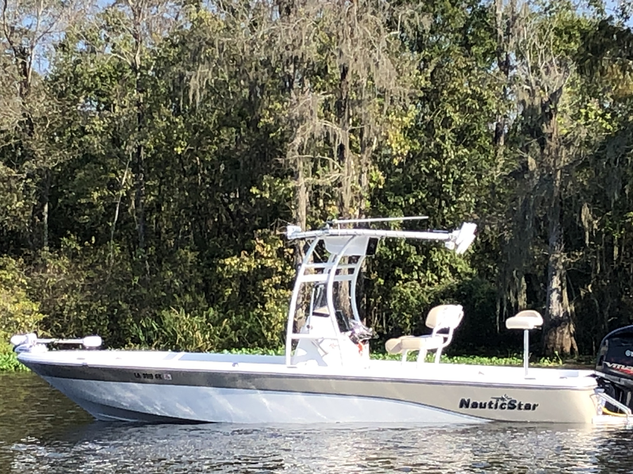 2017 NauticStar 244 XTS with a SG300 boat t-top, photo 2 of 9