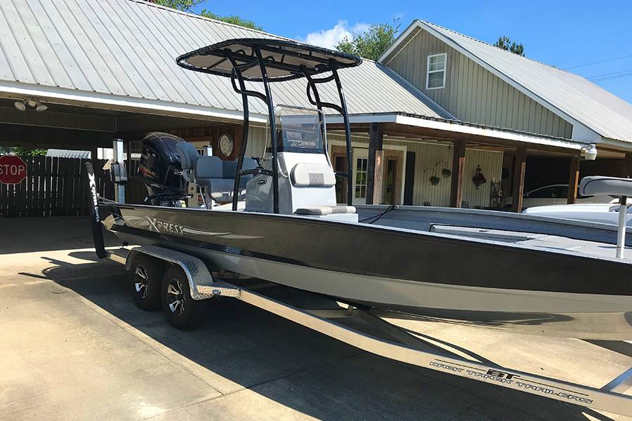 2018 Xpress H24 Bay with a SG600 boat t-top, photo 1 of 2