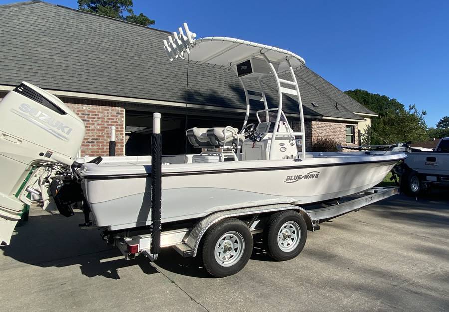 2019 Blue Wave 2300 with a SG300 boat t-top, photo 1 of 6