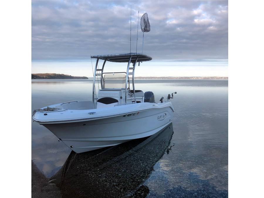 2019 Robalo R180 with a SG300 boat t-top, photo 3 of 6