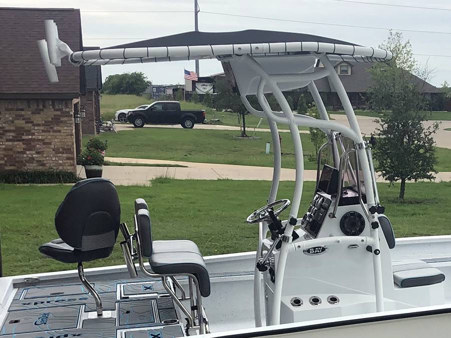 2019 Xpress X23B with a SG600 boat t-top, photo 2 of 7
