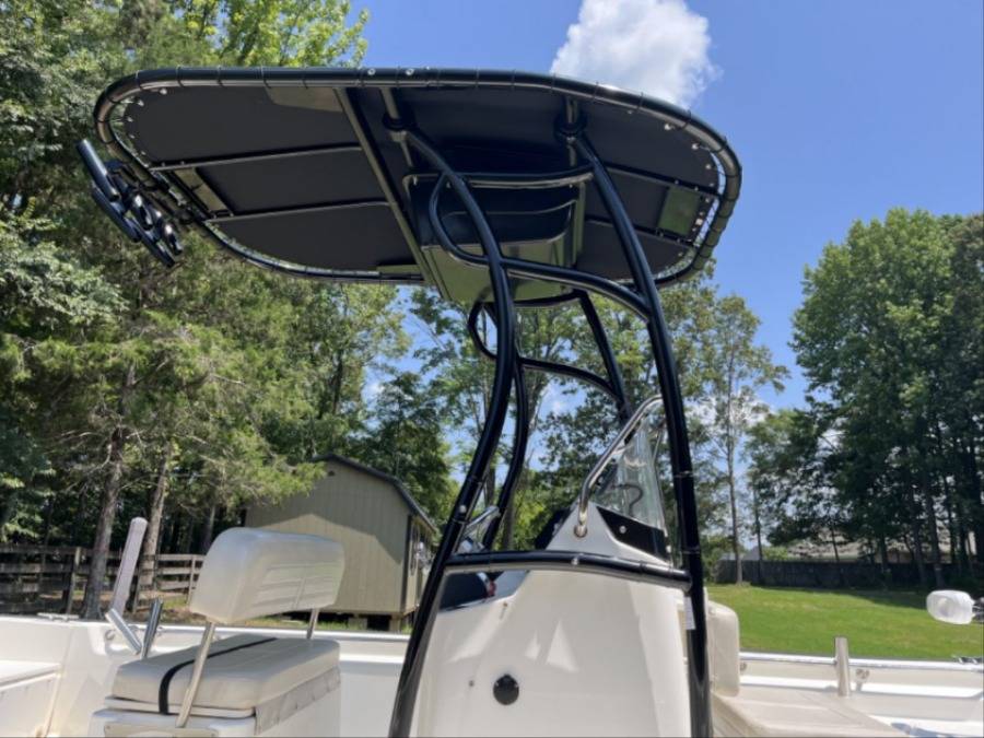 2020 Boston Whaler 190 Montauk with a SG600 boat t-top, photo 2 of 3