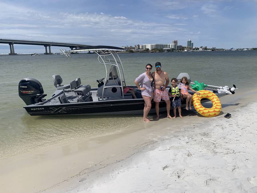 2020 Xpress H22 Bay with a SG600 boat t-top
