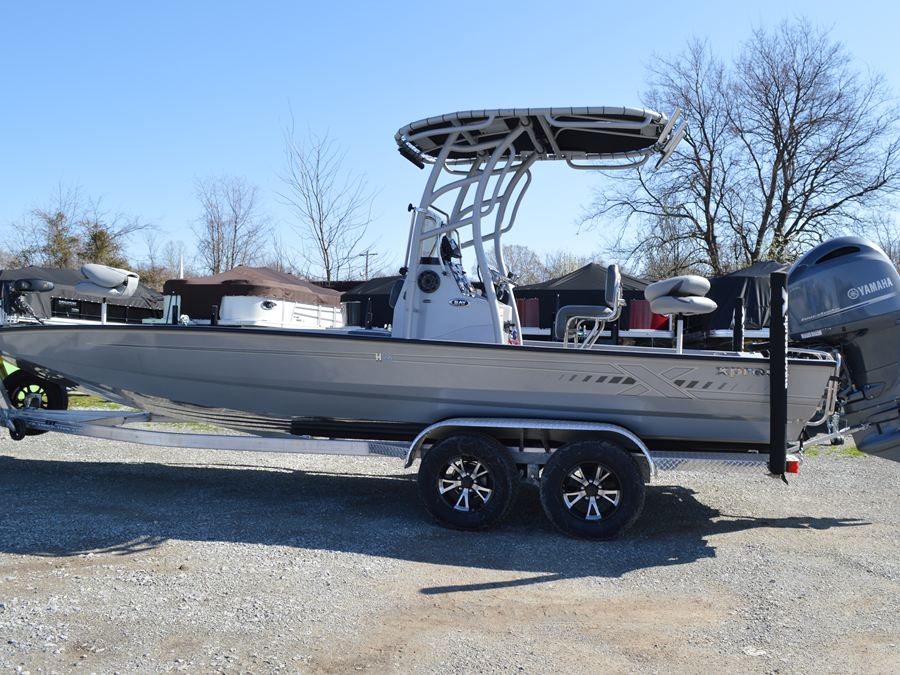 2020 Xpress H24 Bay with a SG900 boat t-top, photo 2 of 4