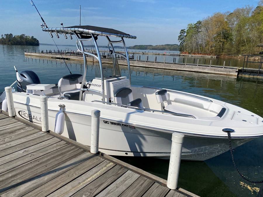2021 Robalo R202 Explorer with a SG600 boat t-top, photo 1 of 5
