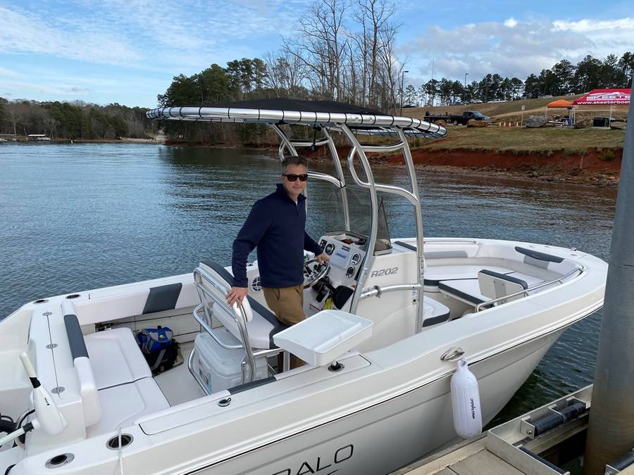 2021 Robalo R202 Explorer with a SG600 boat t-top, photo 3 of 5