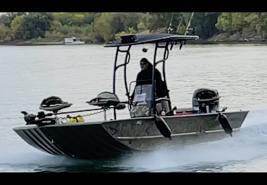 2021 Tracker Grizzly 2072 with a SG600 boat t-top, photo 2 of 6