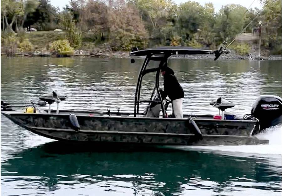 2021 Tracker Grizzly 2072 with a SG600 boat t-top, photo 3 of 6