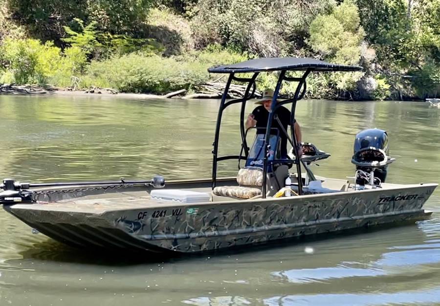 2021 Tracker Grizzly 2072 with a SG600 boat t-top, photo 1 of 6
