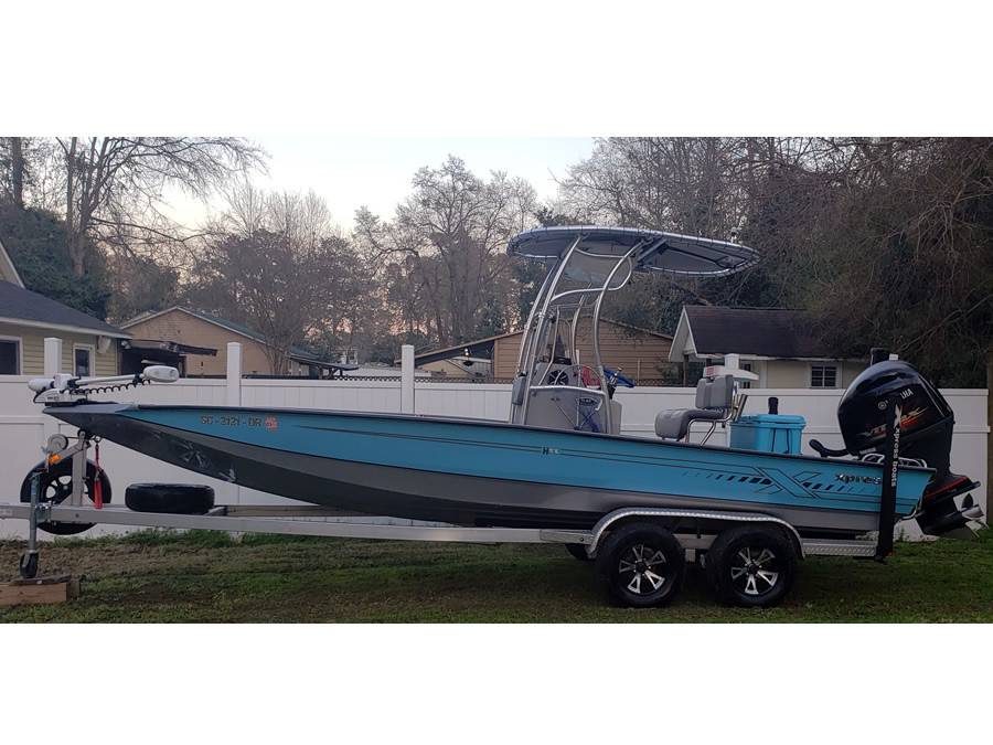 2021 Xpress 22HB with a SG600 boat t-top, photo 1 of 4