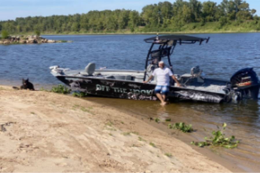 2021  Xpress Bay X23 with a SG900 boat t-top, photo 1 of 3