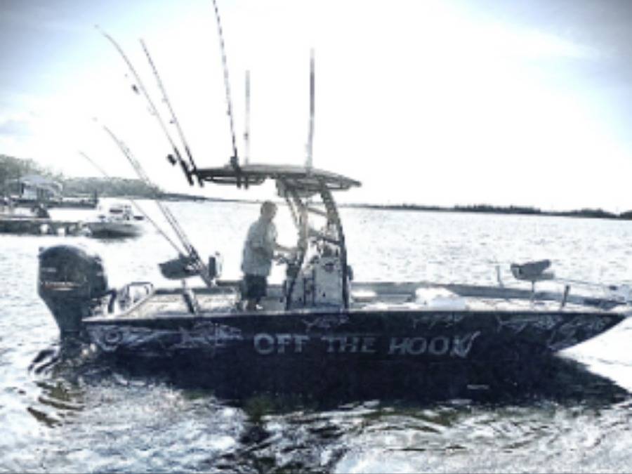 2021  Xpress Bay X23 with a SG900 boat t-top, photo 2 of 3