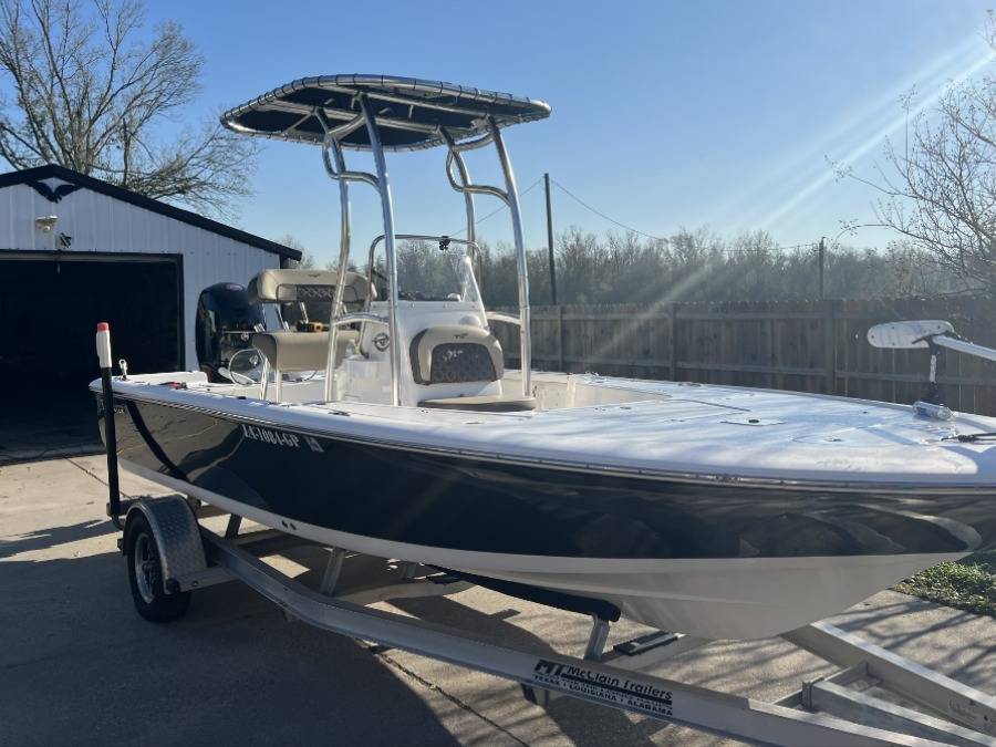 2022 Tidewater 1910 Bay Max with a SG600 boat t-top, photo 3 of 4