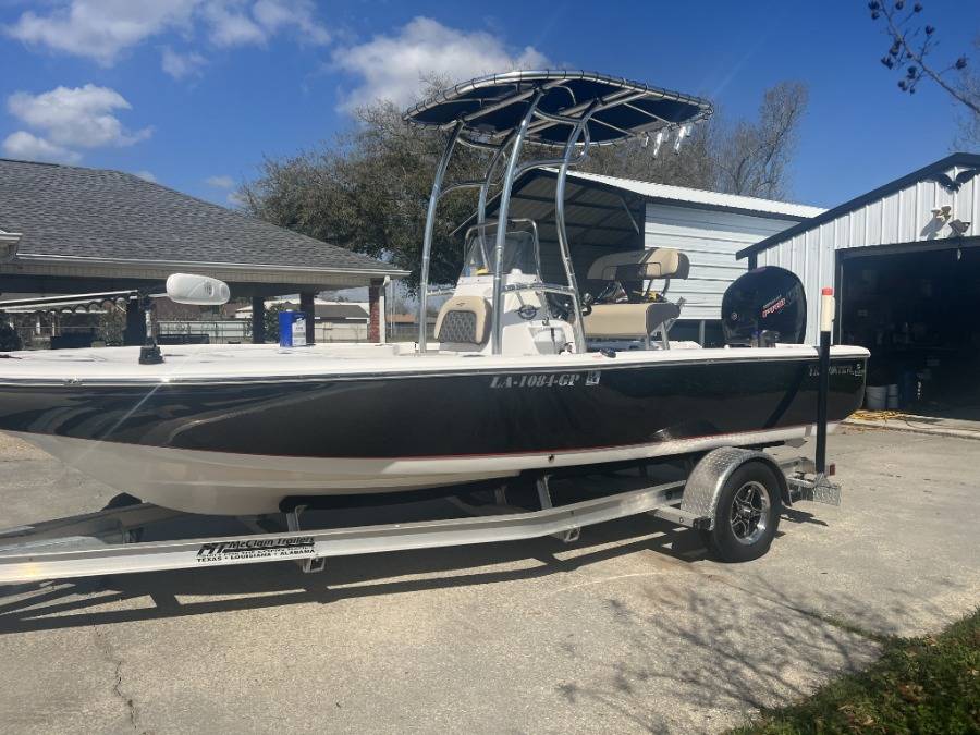 2022 Tidewater 1910 Bay Max with a SG600 boat t-top, photo 2 of 4