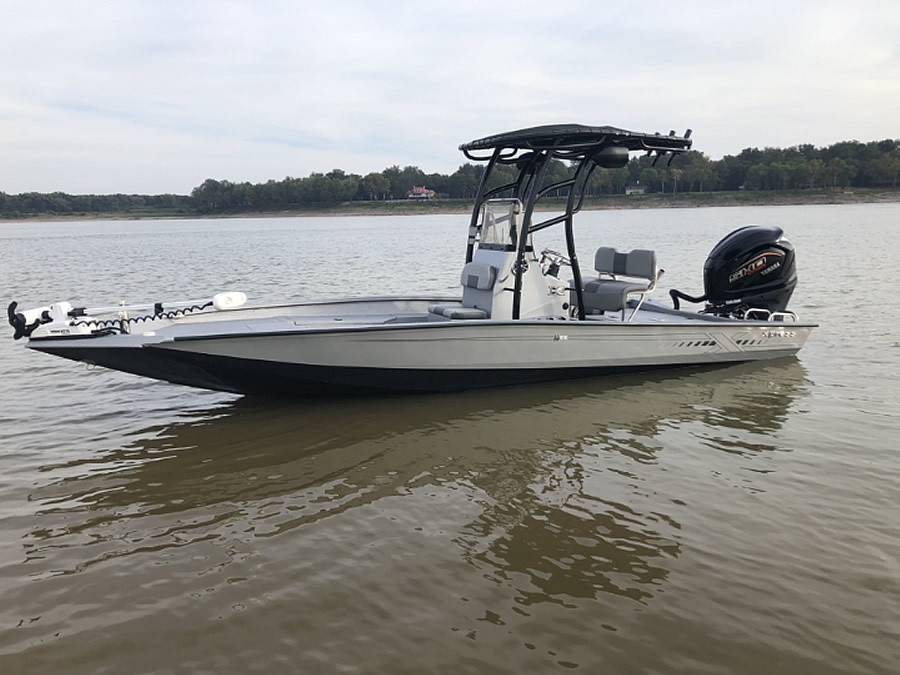 2022 Xpress H22 Bay with a SG900 boat t-top, photo 1 of 5
