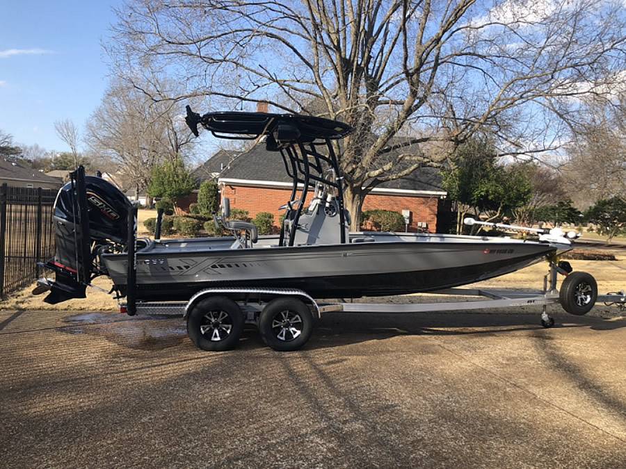 2022 Xpress H22 Bay with a SG900 boat t-top, photo 3 of 5