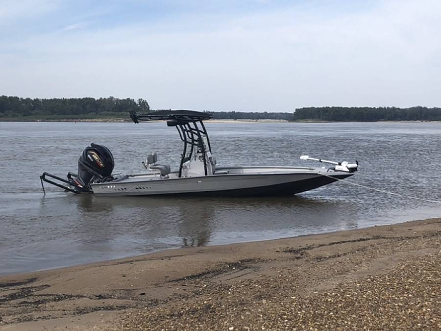 2022 Xpress H22 Bay with a SG900 boat t-top, photo 2 of 5