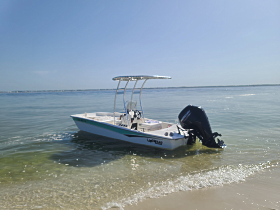 2023 Mako Pro Skiff 17 with a SG300 boat t-top, photo 2 of 3