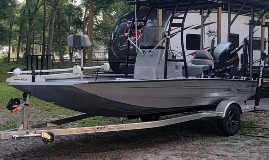 2023 Xpress H190B with a SG300 boat t-top, photo 2 of 6