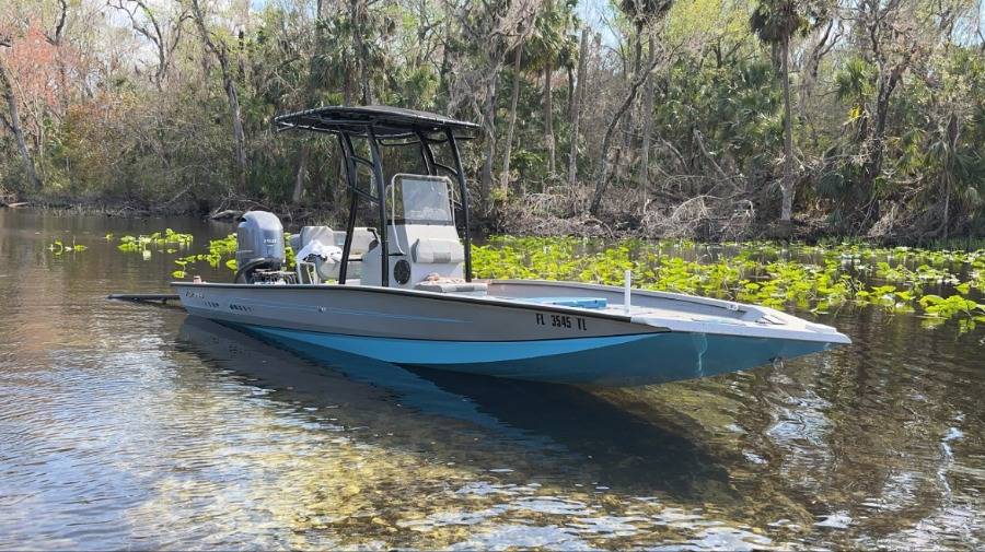 2023 Xpress H22B with a SG900 boat t-top, photo 2 of 3