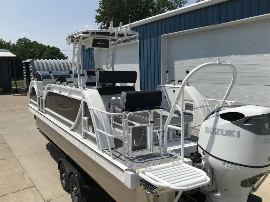 2024 JC TriToon Sport Angler 26' with a SG900 boat t-top, photo 3 of 3