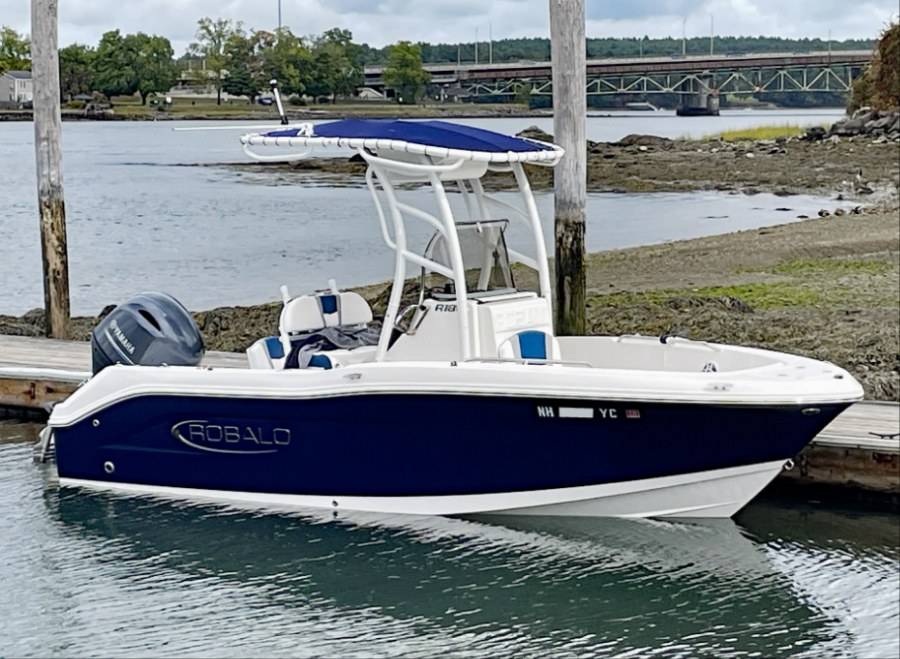 2024 Robalo R180 with a SG900 boat t-top, photo 1 of 5