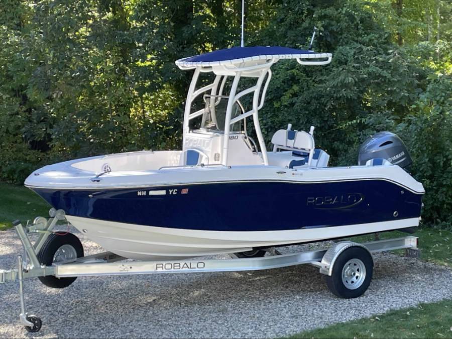 2024 Robalo R180 with a SG900 boat t-top, photo 2 of 5