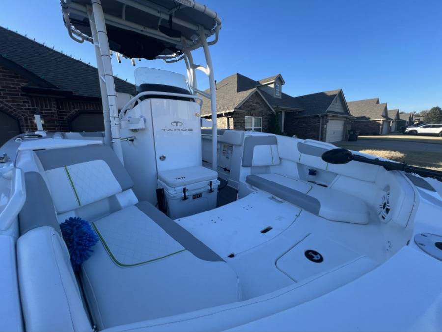 2024 Tahoe 2150 CC with a SG900 boat t-top, photo 3 of 6