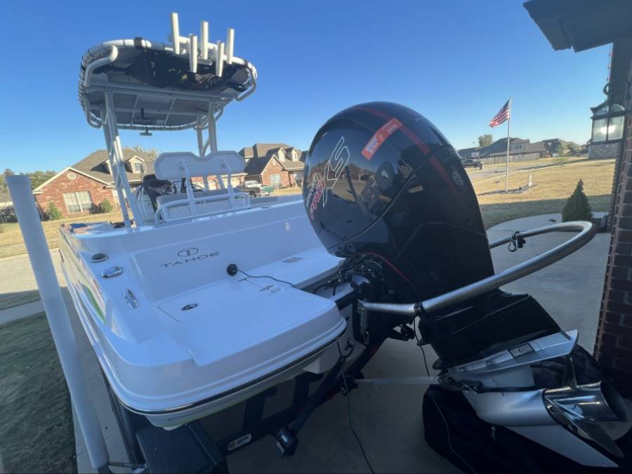 2024 Tahoe 2150 CC with a SG900 boat t-top, photo 2 of 6