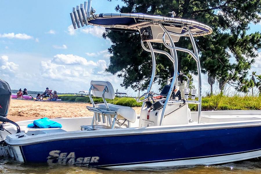 Carolina Skiff Sea Chaser Bayrunner Edition with a SG600 boat t-top, photo 2 of 3