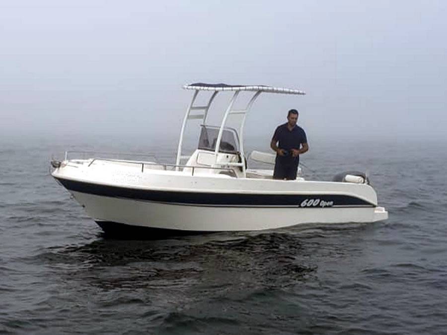 Dipol 600 Open with a SG300 boat t-top